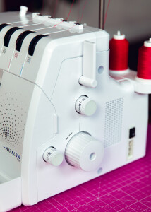 Brother Overlock Maschine Airflow - 3000 | Elektronische Einfädelungs-Technologie | LED Fehleranzeige