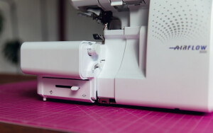 Brother Overlock Maschine Airflow - 3000 | Elektronische Einfädelungs-Technologie | LED Fehleranzeige