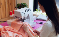 Brother Overlock Maschine Airflow - 3000 | Elektronische Einfädelungs-Technologie | LED Fehleranzeige