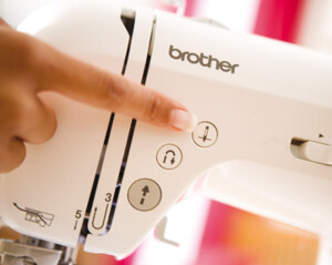 Brother Nähmaschine Innov-is 10 - Anniversary - Exclusives Online Angebot